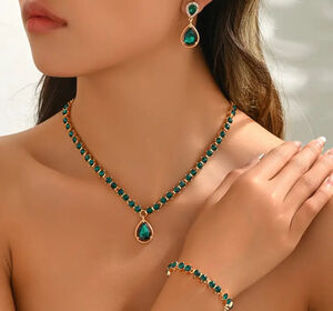 3-Piece Elegant Jewelry Set – Green Acrylic Pendant Necklace, Bracelet & Earring